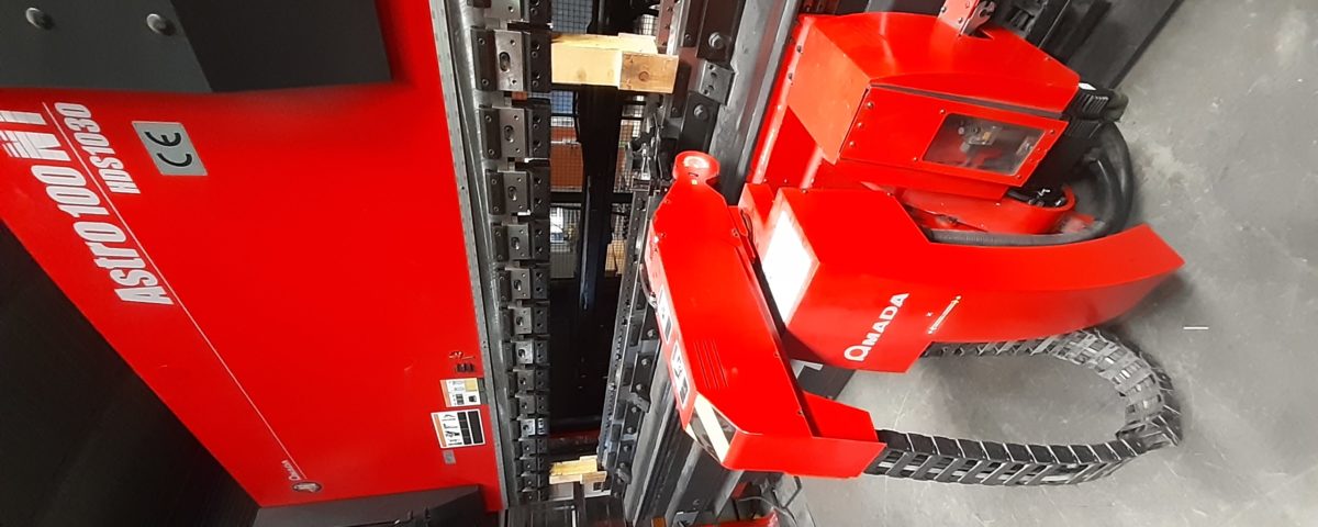 Presse plieuse AMADA ASTRO  100 NT HDS-1030