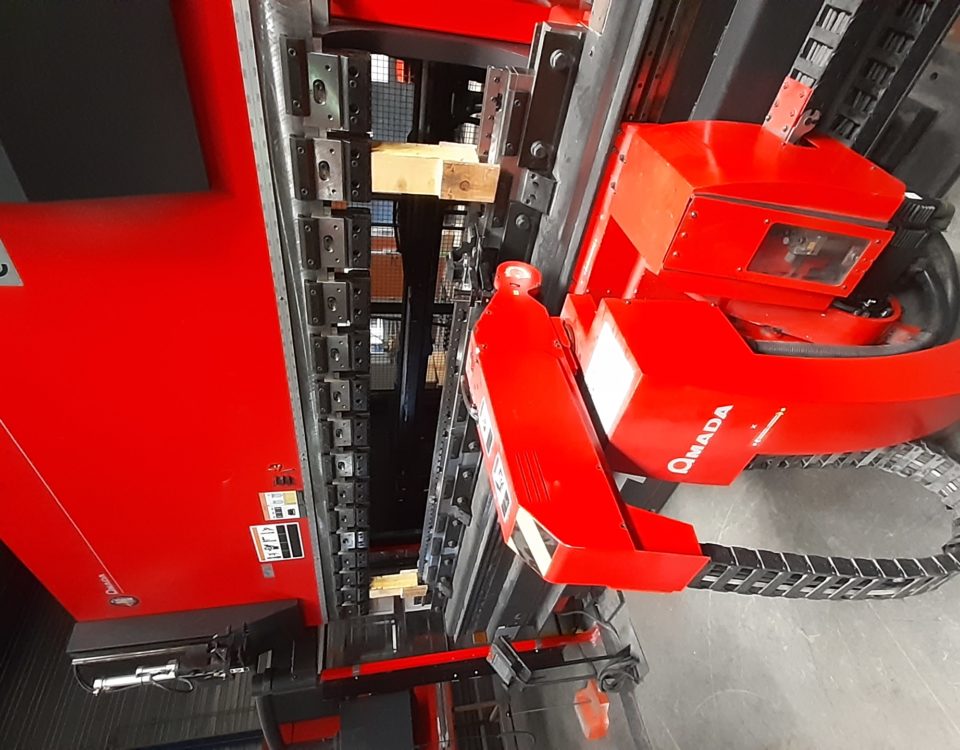 Presse plieuse AMADA ASTRO  100 NT HDS-1030