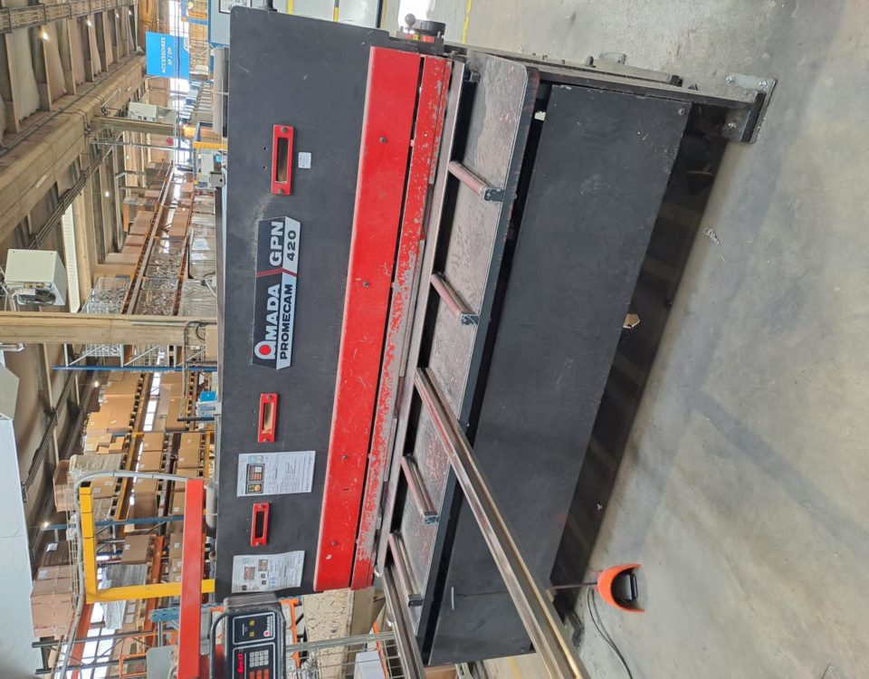 CISAILLE GUILLOTINE AMADA TYPE GPN 420 FACE